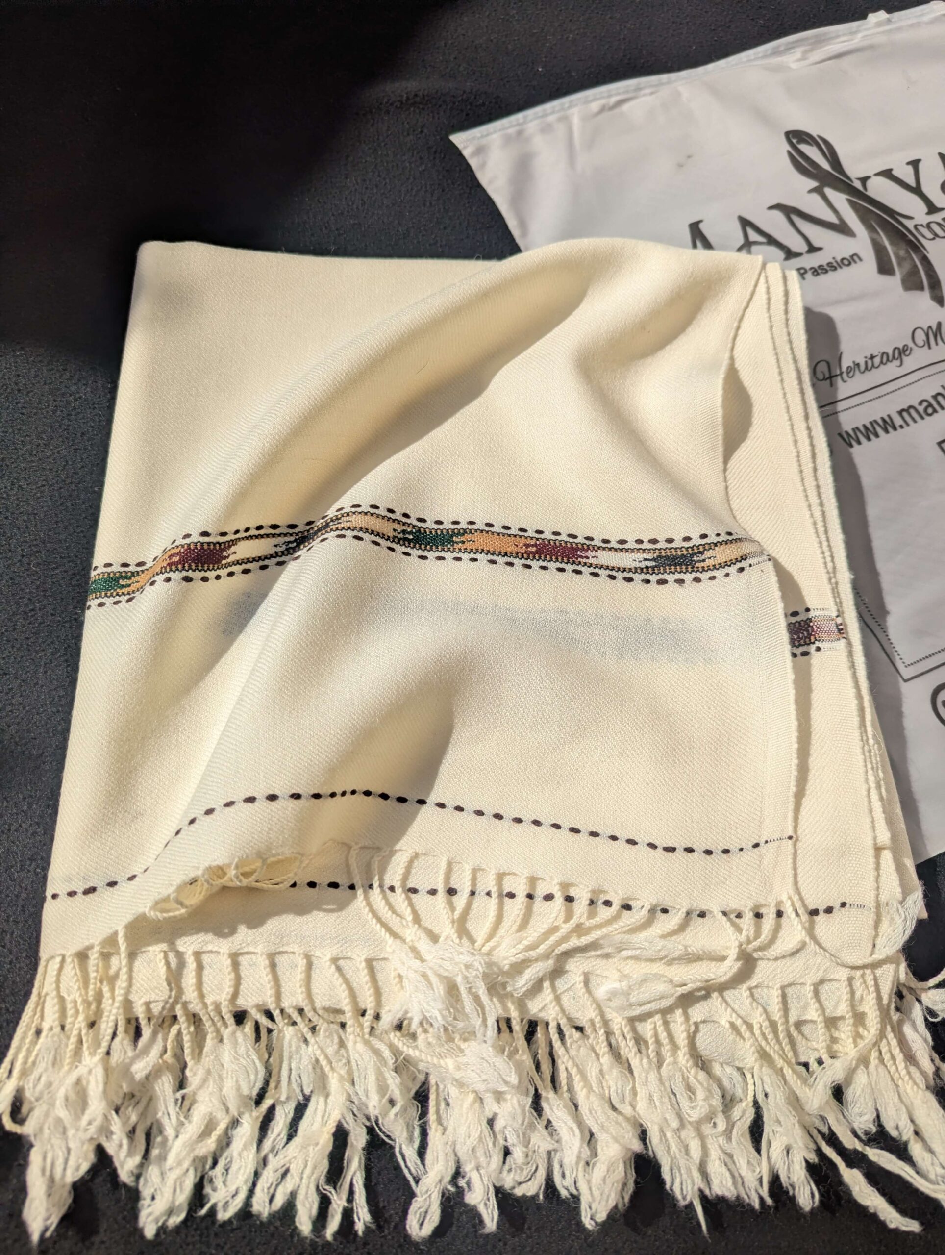 The Authentic Islampuri Pure Shawl: Hand-Woven Heritage
