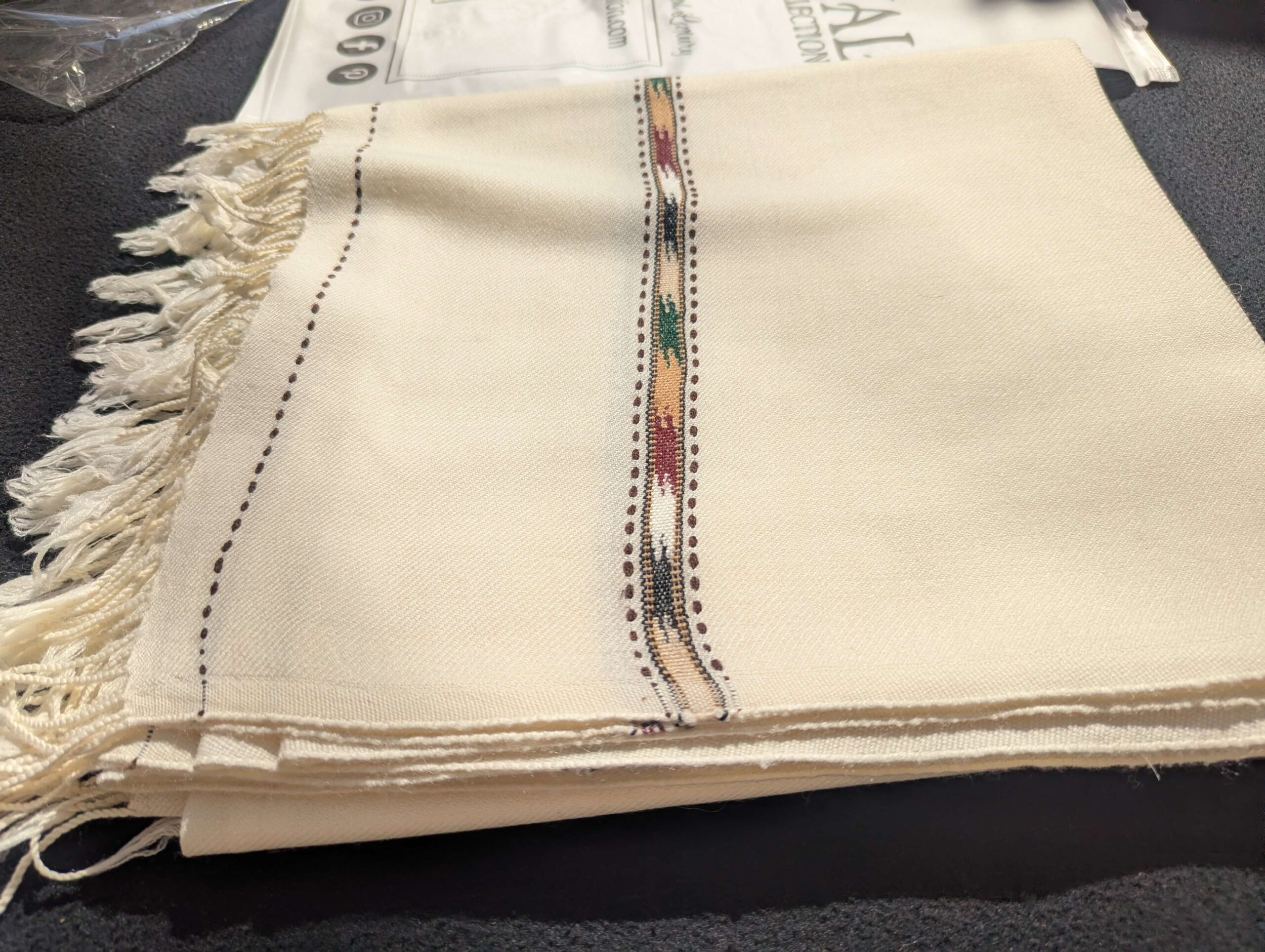 The Authentic Islampuri Pure Shawl: Hand-Woven Heritage - Image 3