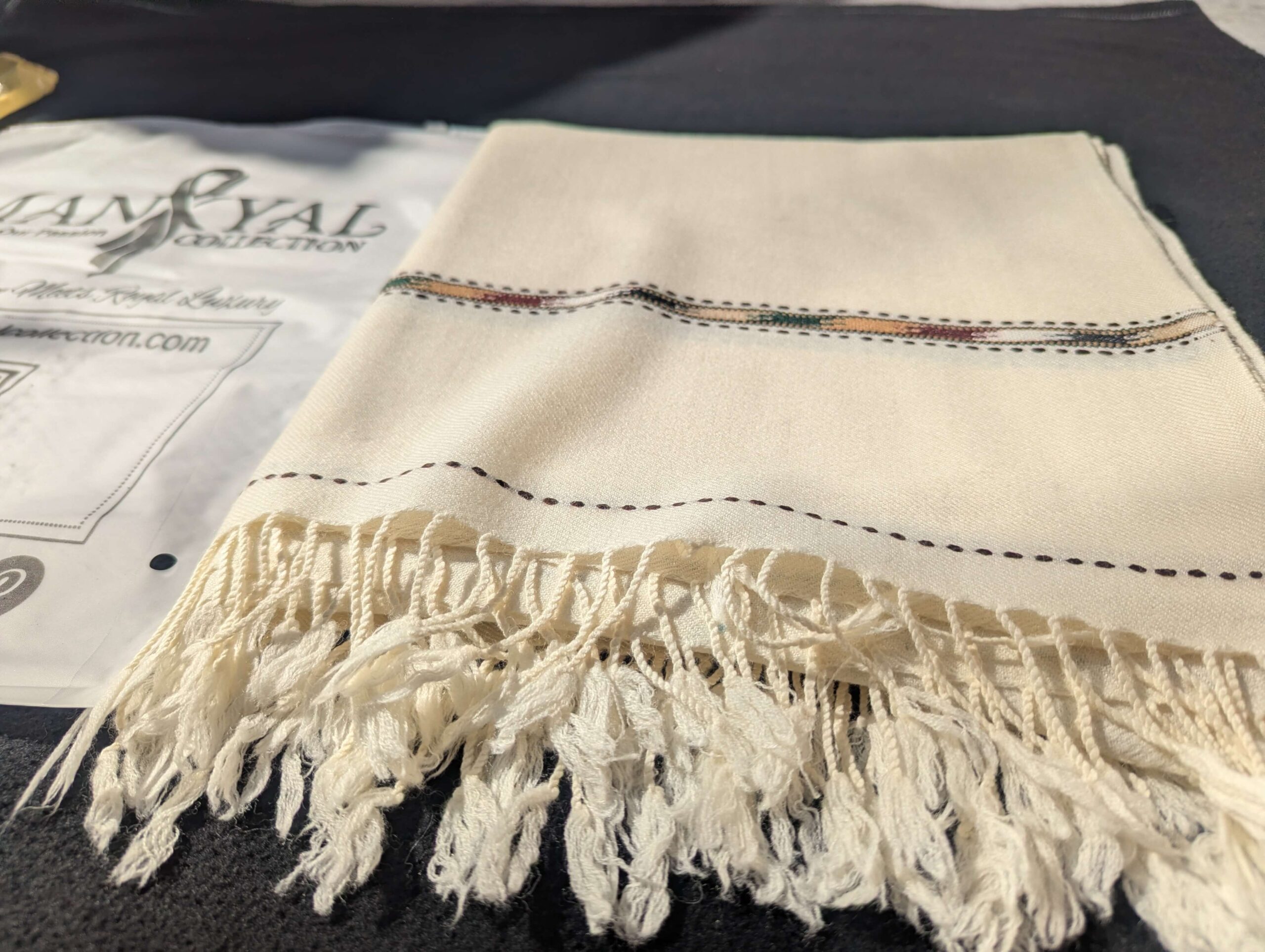 The Authentic Islampuri Pure Shawl: Hand-Woven Heritage - Image 2